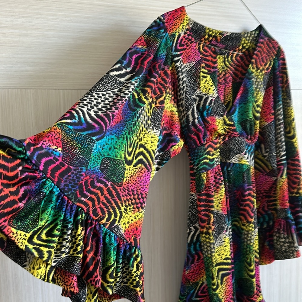 Super cute, super bright Betsey Johnson dress! Size 4
